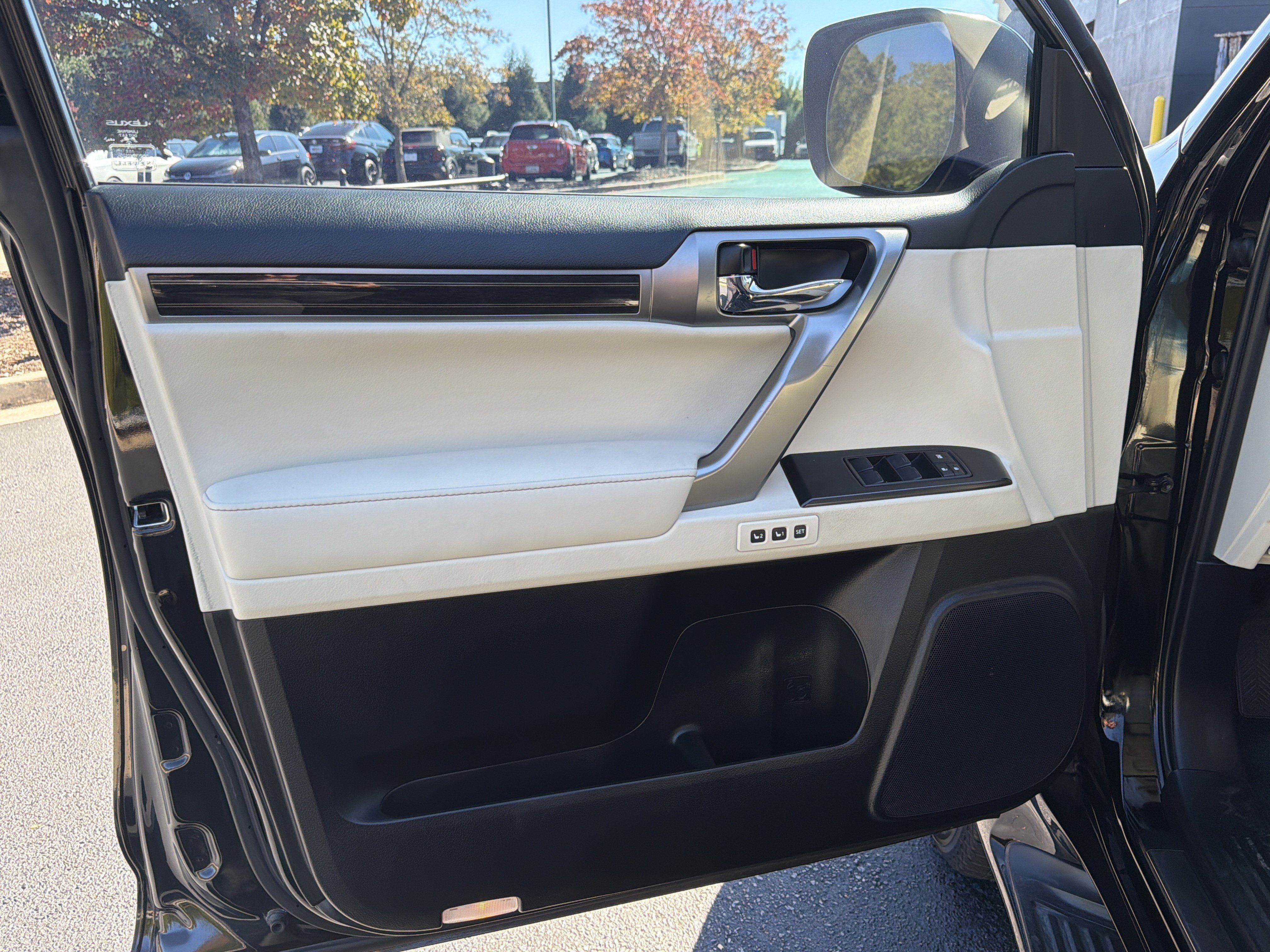 Used 2022 Lexus GX 460 Luxury w/ Off Road Package AWD/4WD image 15