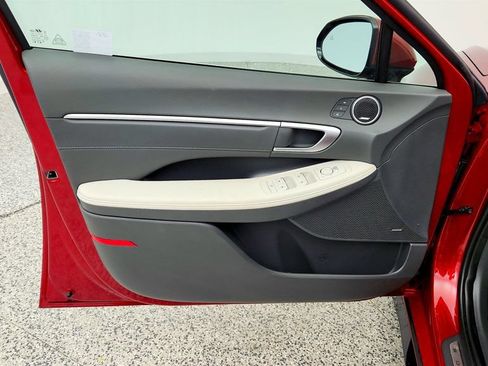 Used 2025 Hyundai Sonata Limited FWD image 11