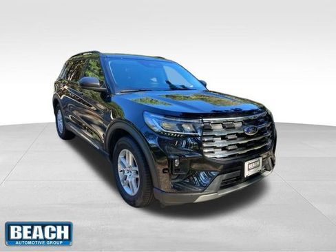 Used 2025 Ford Explorer Active w/ Active Comfort Package image 1