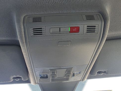 Used 2024 Volkswagen Tiguan SE image 18