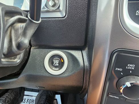 Used 2015 RAM 2500 Limited AWD/4WD image 39