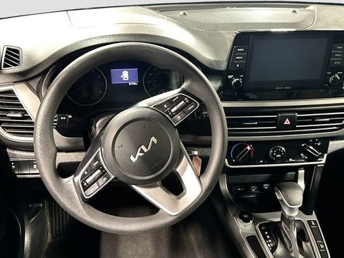 Used 2023 Kia Seltos LX AWD/4WD image 19