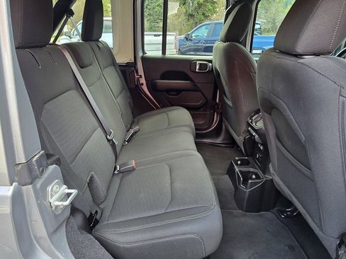 Used 2021 Jeep Wrangler Unlimited Sahara w/ Uconnect 4C Nav & Sound Group image 8