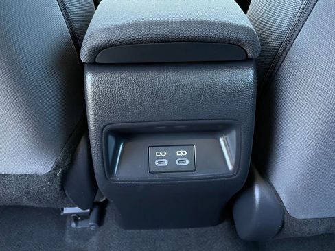 Used 2025 Toyota Corolla LE image 40