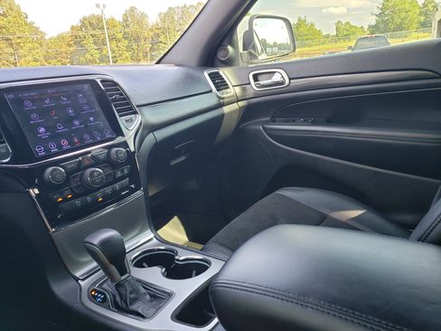 Used 2019 Jeep Grand Cherokee Altitude RWD image 20