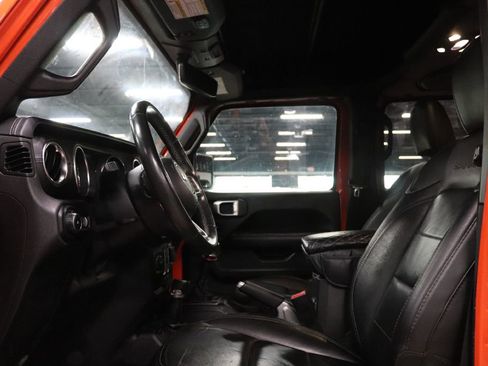 Used 2019 Jeep Wrangler Unlimited Sahara image 11