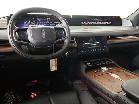 New 2026 Lincoln Navigator Black Label AWD/4WD image 2