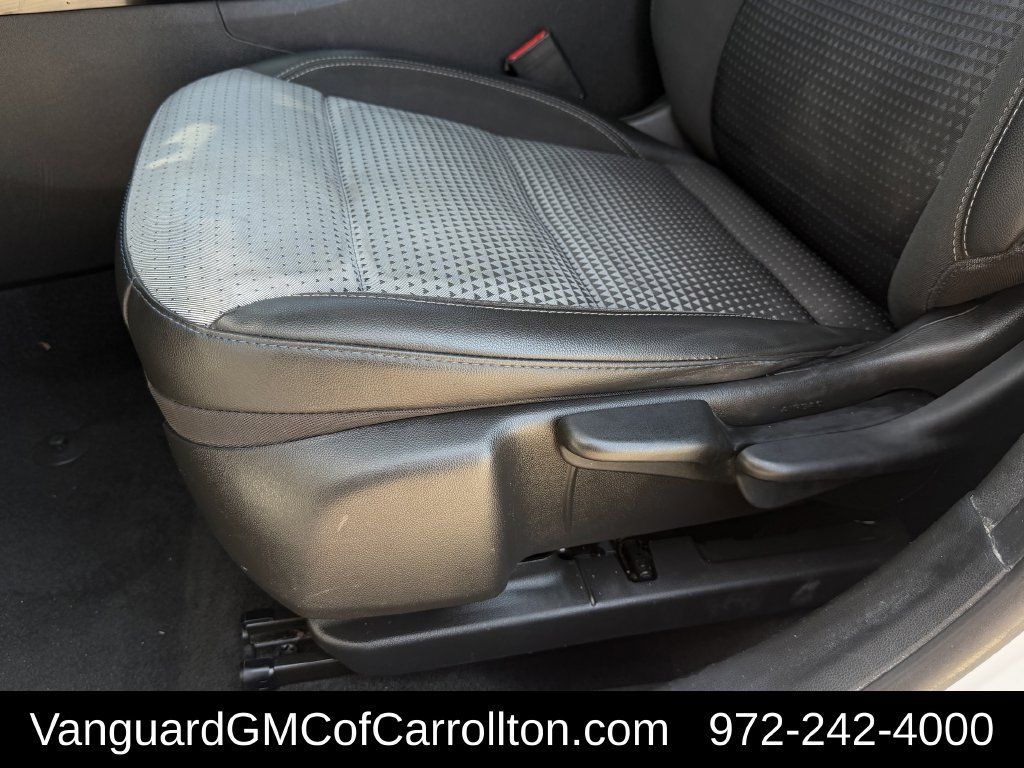 Used 2024 Chevrolet Trax LT w/ Driver Confidence Package FWD image 29
