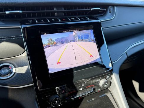 New 2025 Jeep Grand Cherokee Altitude image 20