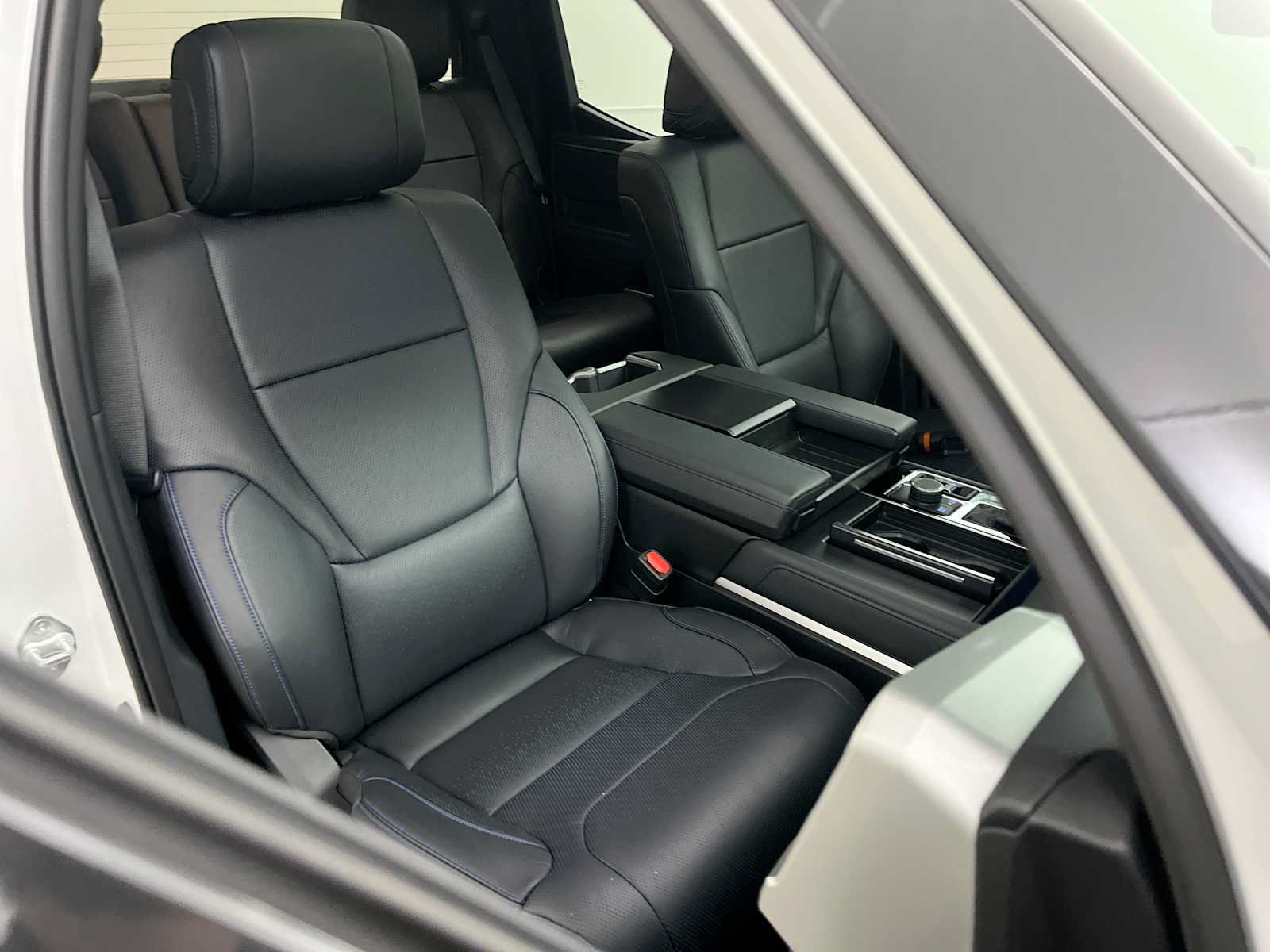 Used 2022 Toyota Tundra Platinum AWD/4WD image 31