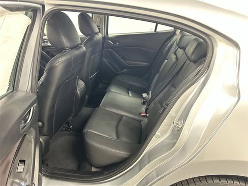 Used 2018 MAZDA MAZDA3 Touring image 19