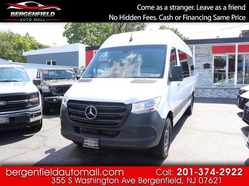 Used 2025 Mercedes-Benz Sprinter 2500 image 1