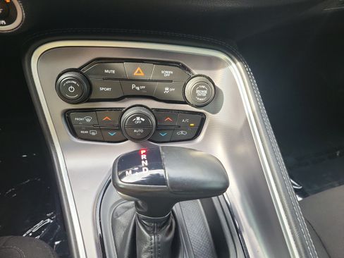 Used 2020 Dodge Challenger SXT w/ Driver Convenience Group RWD image 28