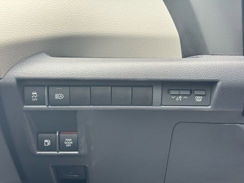 Used 2023 Toyota Sienna XLE image 28
