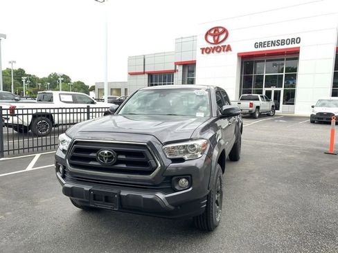 Used 2022 Toyota Tacoma SR5 w/ Technology Package AWD/4WD image 4