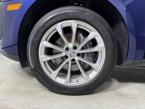 Certified 2023 Porsche Macan image 13