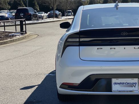 Used 2025 Toyota Prius XSE image 21