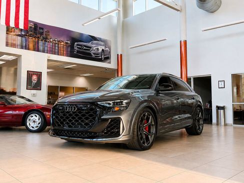 Used 2026 Audi RS Q8 performance AWD/4WD image 1