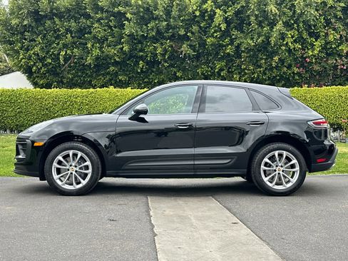 New 2026 Porsche Macan image 2