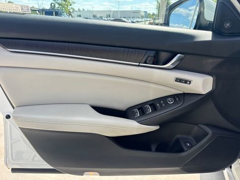 Used 2018 Honda Accord Touring image 13