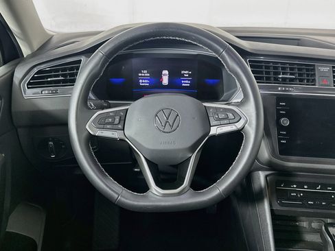 Used 2023 Volkswagen Tiguan SE w/ Panoramic Sunroof Package FWD image 17