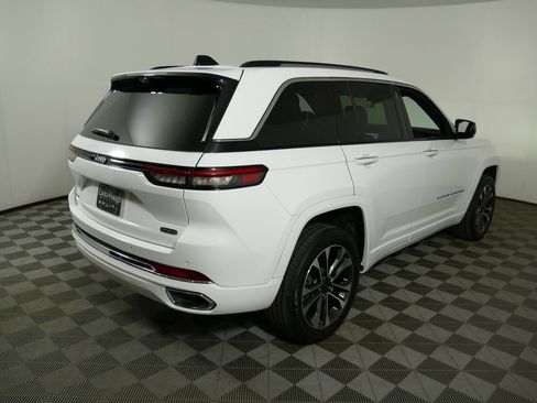 Used 2023 Jeep Grand Cherokee Overland w/ Luxury Tech Group IV AWD/4WD image 3