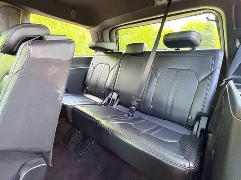 Used 2018 Ford Expedition Limited w/ Equipment Group 301A AWD/4WD image 11
