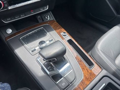 Used 2018 Audi Q5 2.0T Premium Plus w/ Premium Plus Package AWD/4WD image 30