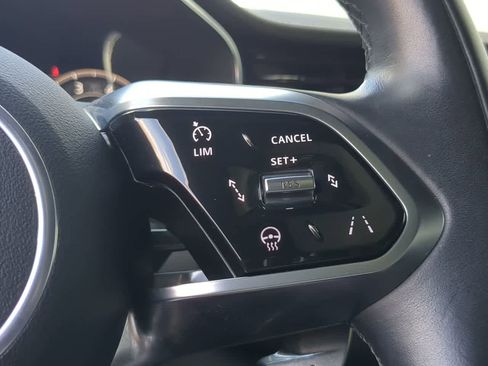 Used 2025 Jaguar F-PACE R-Dynamic S image 25