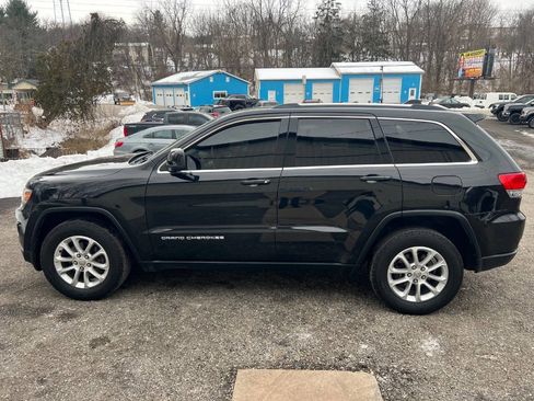 Used 2014 Jeep Grand Cherokee Laredo w/ 18" Wheel & 8.4" Radio Group image 2