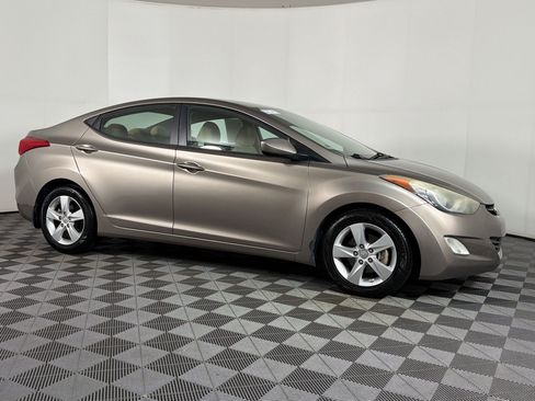 Used 2013 Hyundai Elantra GLS w/ Preferred Pkg FWD image 6