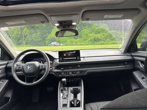 Used 2025 Honda Accord SE image 12