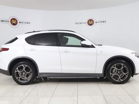Used 2023 Alfa Romeo Stelvio Ti image 2