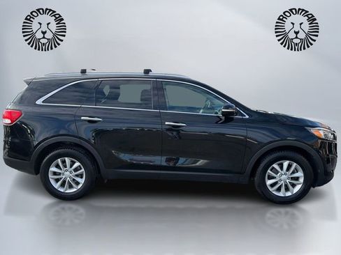 Used 2017 Kia Sorento LX image 4