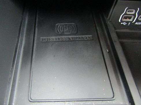 Used 2021 Chrysler Pacifica Limited w/ Uconnect Theater Family Group image 39