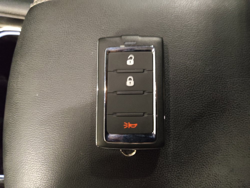 Used 2023 Jeep Grand Cherokee Laredo RWD image 32