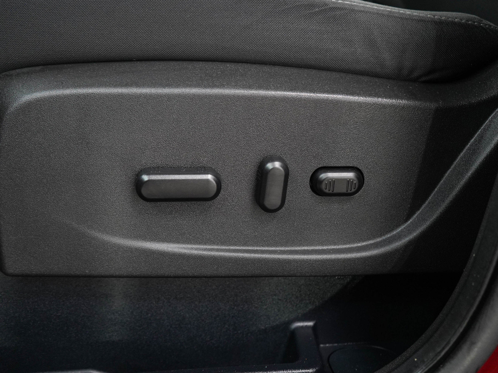 Used 2017 Ford Escape SE w/ SE Cold Weather Package FWD image 27