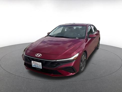 Used 2025 Hyundai Elantra Limited FWD image 4