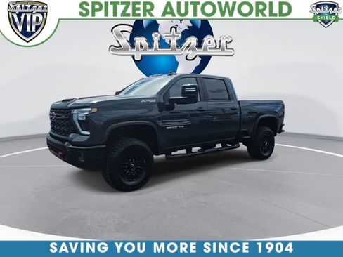 Used 2025 Chevrolet Silverado 2500 ZR2 w/ Technology Package AWD/4WD image 4