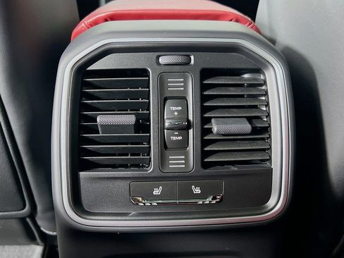 New 2026 Porsche Macan image 27