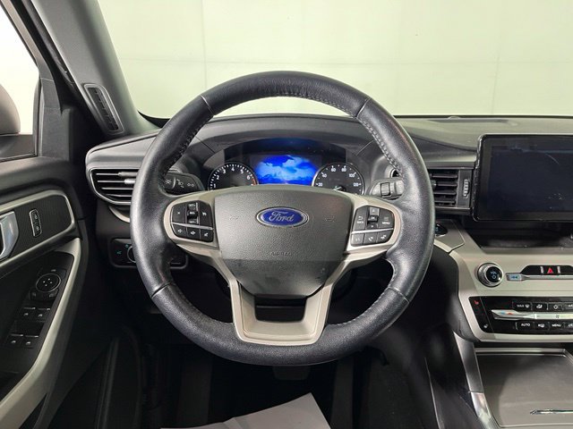 Used 2022 Ford Explorer XLT w/ Equipment Group 202A AWD/4WD image 16