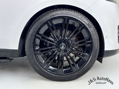 Used 2025 Land Rover Range Rover Long Wheelbase SE AWD/4WD image 40