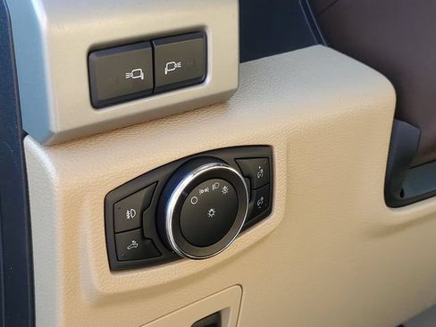 Used 2019 Ford F150 Lariat w/ Equipment Group 502A Luxury AWD/4WD image 14