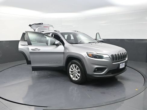 Used 2019 Jeep Cherokee Latitude w/ Popular Appearance Group AWD/4WD image 30