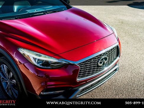 Used 2019 INFINITI QX30 ESSENTIAL w/ Cargo Package image 9