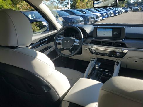 Certified 2022 Kia Telluride EX w/ EX Premium Package image 13