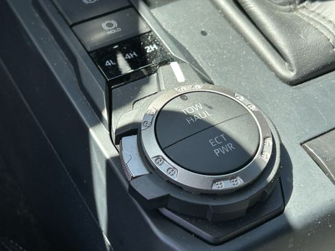 Used 2024 Toyota Tacoma SR5 AWD/4WD image 7