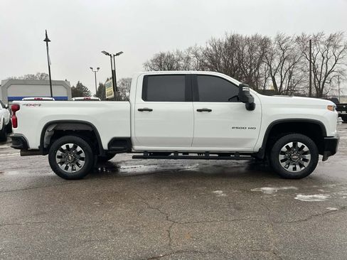 Used 2022 Chevrolet Silverado 2500 Custom w/ Custom Value Package image 5