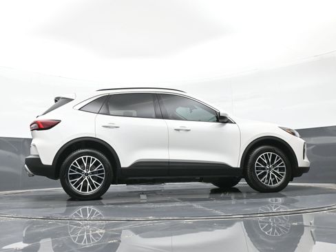 Used 2023 Ford Escape SE image 44