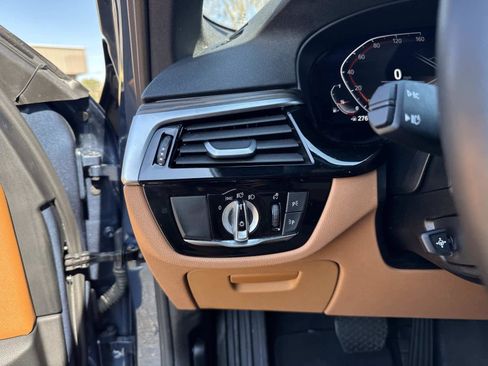 Used 2023 BMW 530i w/ Convenience Package image 33